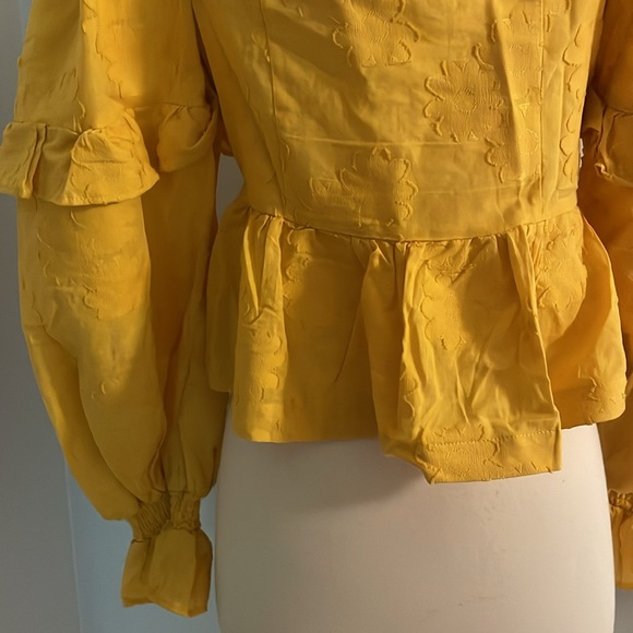 Cute mustard yellow peasant top size small - Picture 6 of 8